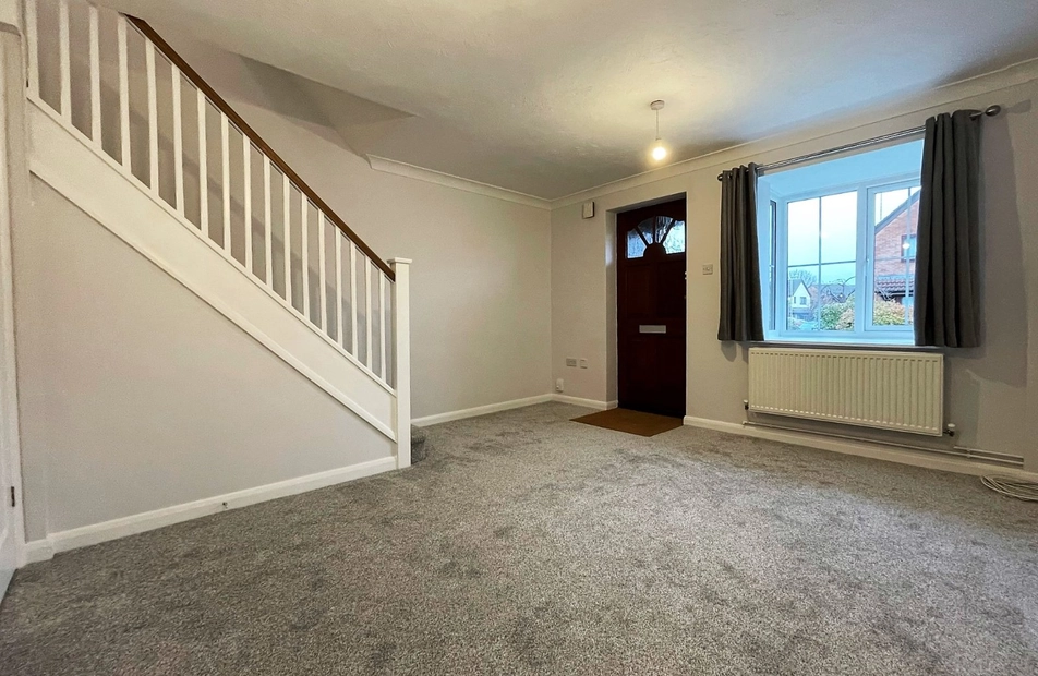 Beveren Close, Fleet, Hart, GU51 - Charters