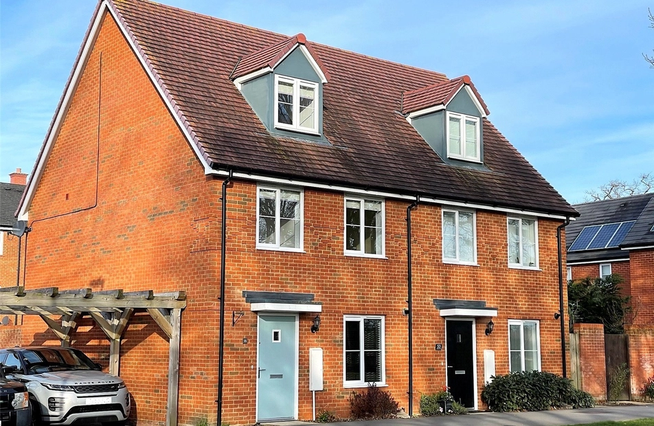 Jubilee Drive, Church Crookham, Fleet, Hampshire, GU52 - Charters