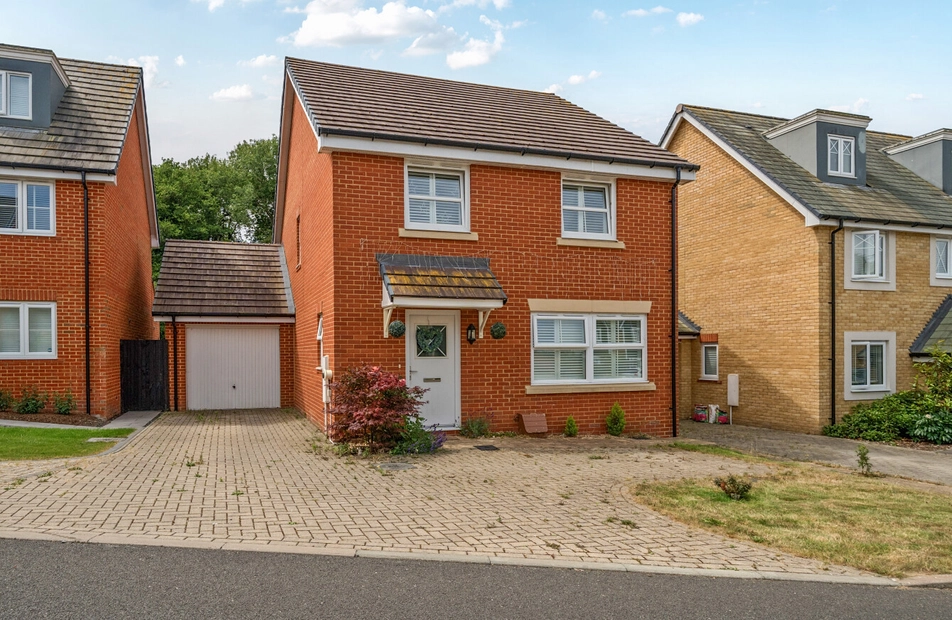Nugent Close, Church Crookham, Fleet, Hart, GU52 - Charters