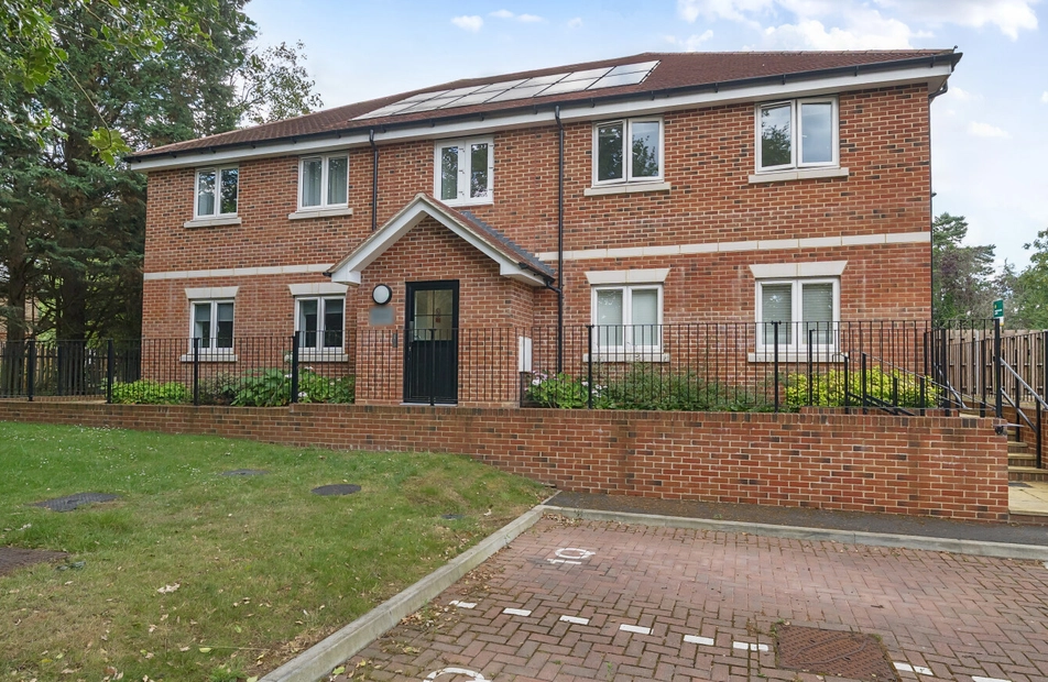 Minley Road, Fleet, Hampshire, GU51 - Charters