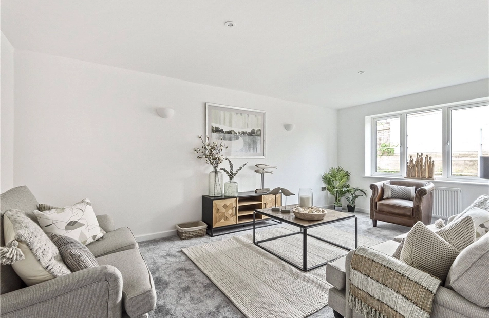 Roebuck Close, Bishopstoke, Eastleigh, Hampshire, SO50 - Charters