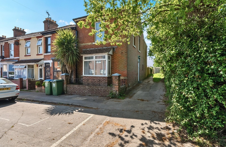 Colenso Road, Fareham, Hampshire, PO16 - Charters