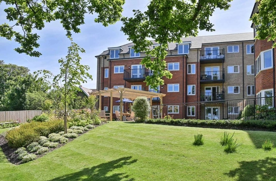 Botley Road, Park Gate, SO31 - Charters