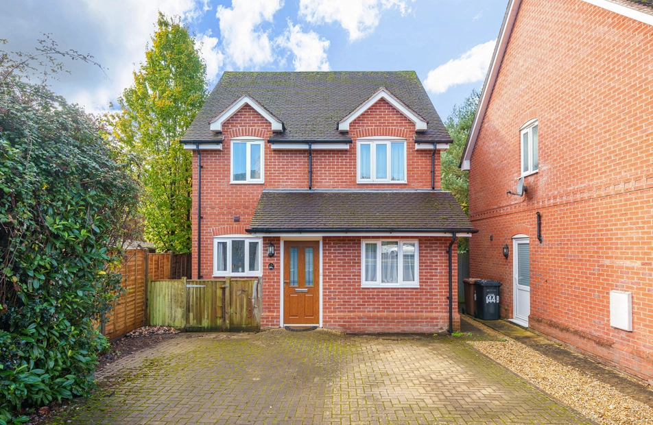 Botley Road, North Baddesley, Southampton, Hampshire, SO52 - Charters
