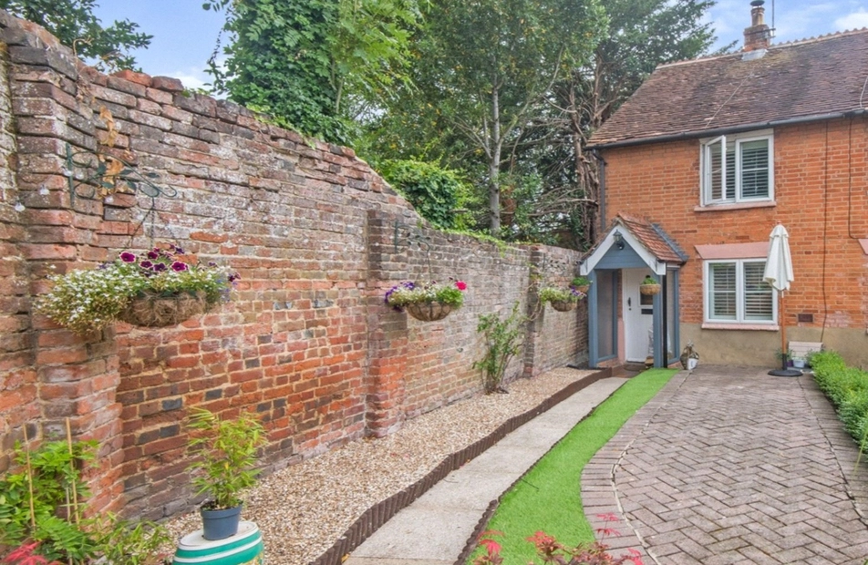 The Hundred, Romsey, Hampshire, SO51 - Charters