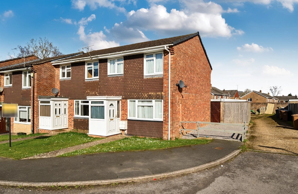 Mead Close, Romsey, Hampshire, SO51 - Charters
