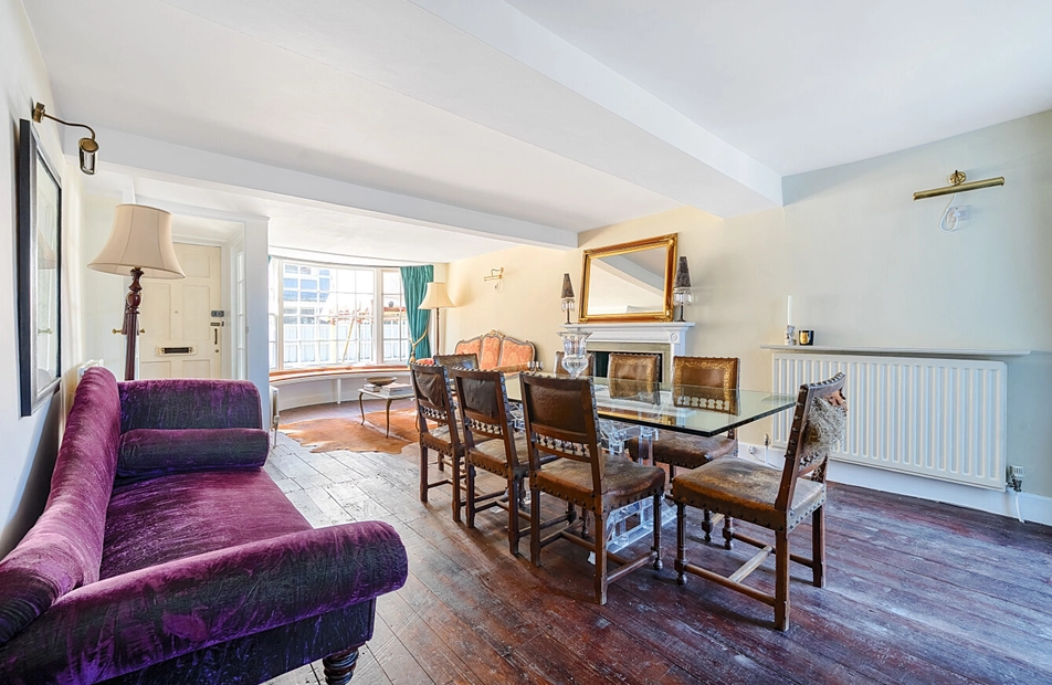 Quay Hill, Lymington, Hampshire, SO41 - Charters
