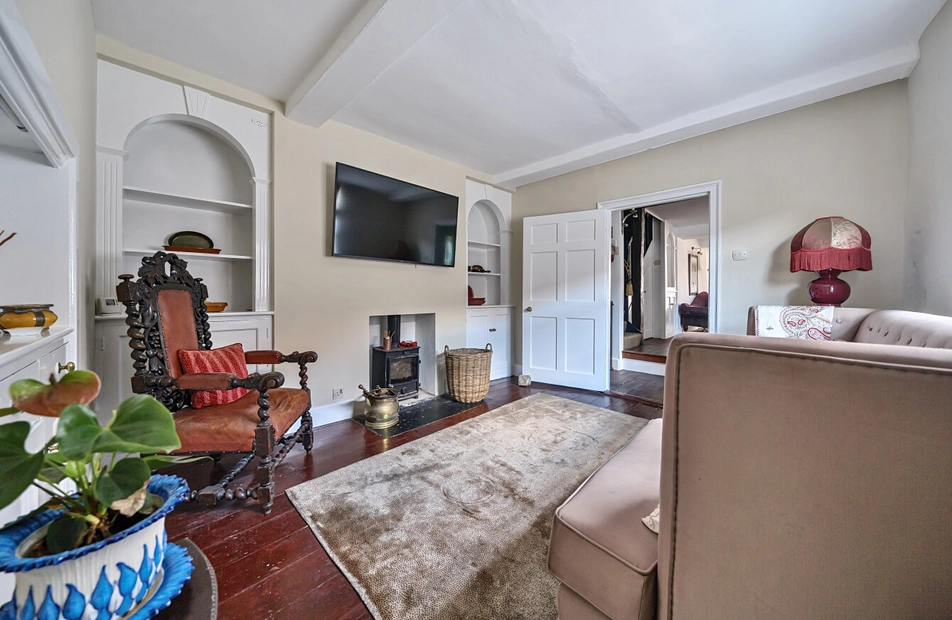 Quay Hill, Lymington, Hampshire, SO41 - Charters