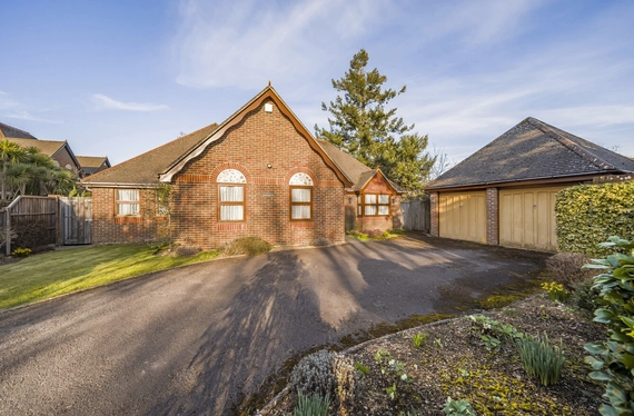 Windfield Drive, Romsey, Hampshire, SO51 - Charters
