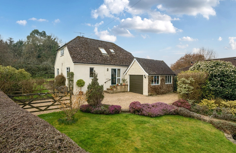Common Road, Whiteparish, Salisbury, Wiltshire, SP5 - Charters