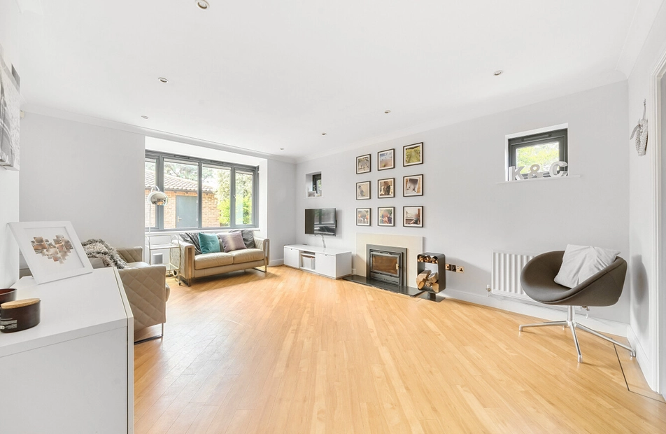 Calmore Road, Totton, Hampshire, SO40 - Charters