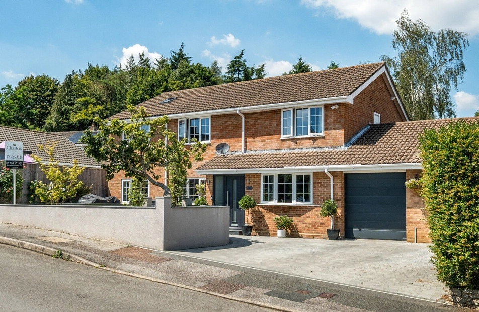 Highlands Way, Whiteparish, Salisbury, Wiltshire, SP5 - Charters