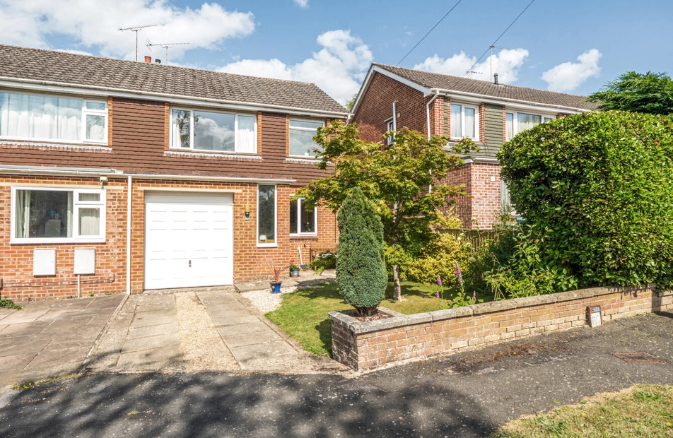 Halterworth Close, Romsey, Hampshire, SO51 - Charters