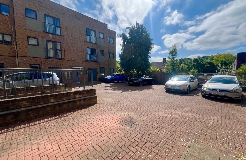 Hinkler Road, Southampton, Hampshire, SO19 - Charters