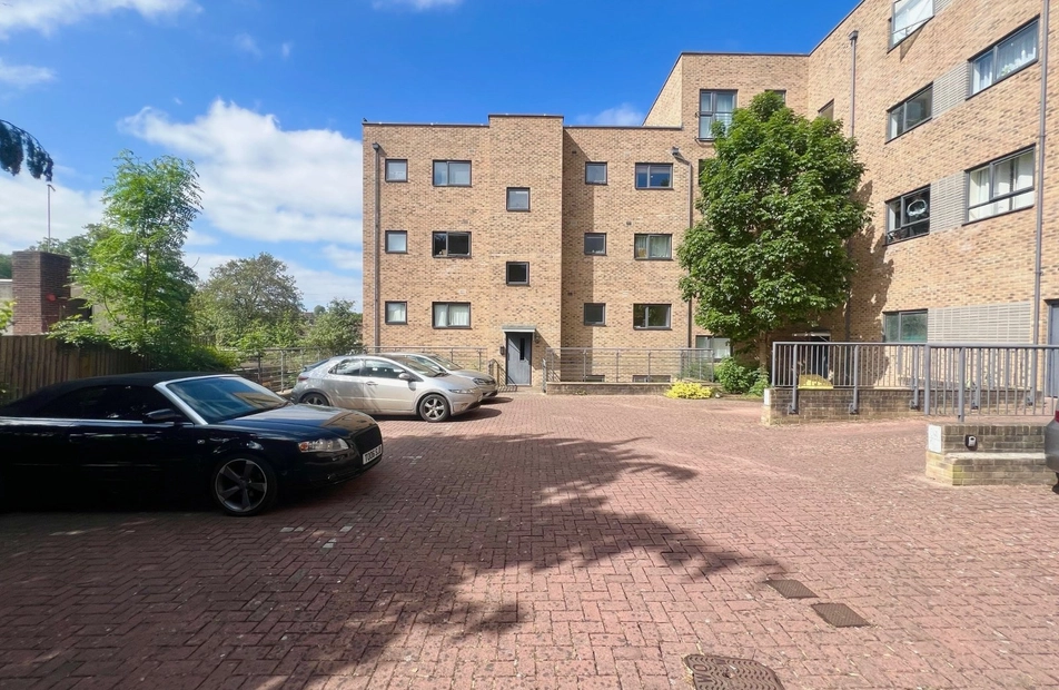 Hinkler Road, Southampton, Hampshire, SO19 - Charters