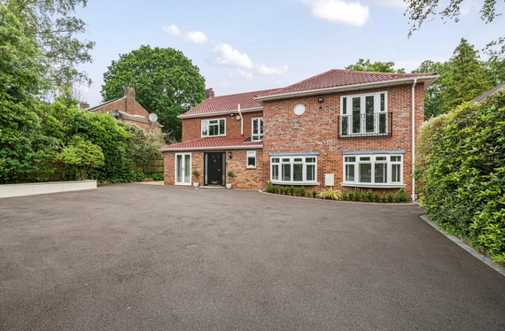 Pine Walk, Chilworth, Southampton, SO16 - Charters