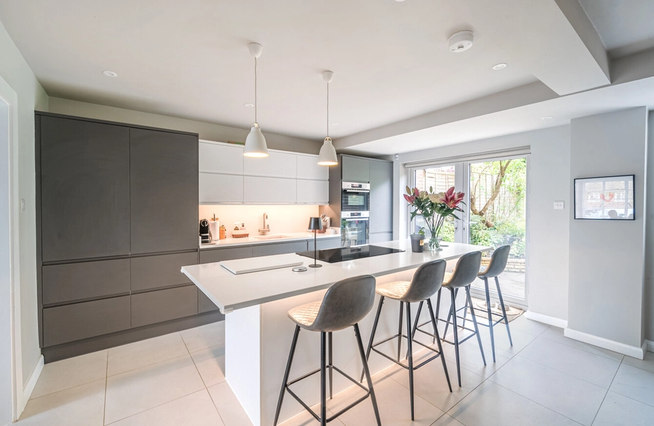Ethelburt Avenue, Bassett Green, Southampton, Hampshire, SO16 - Charters