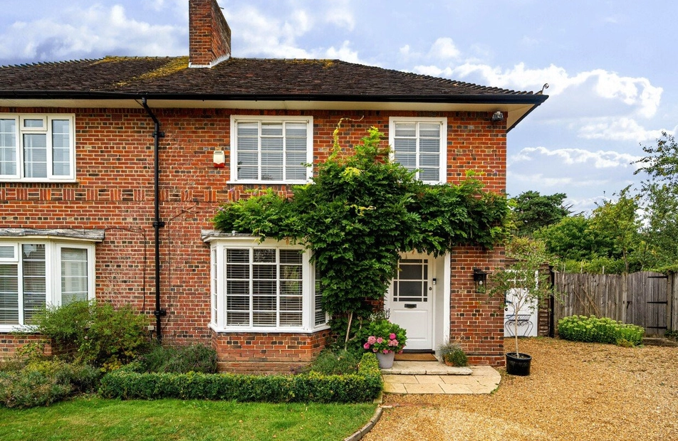 Ethelburt Avenue, Bassett Green, Southampton, Hampshire, SO16 - Charters