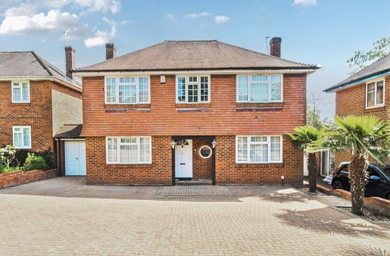 Denbigh Gardens, Bassett, Southampton, Hampshire, SO16 - Charters