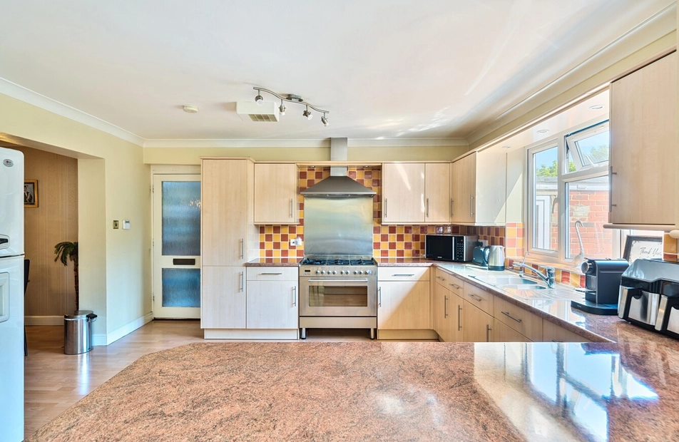 Denbigh Gardens, Bassett, Southampton, Hampshire, SO16 - Charters