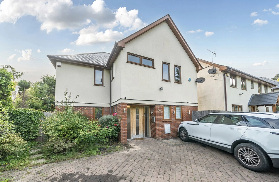 Bassett Avenue, Bassett, Southampton, Hampshire, SO16 - Charters