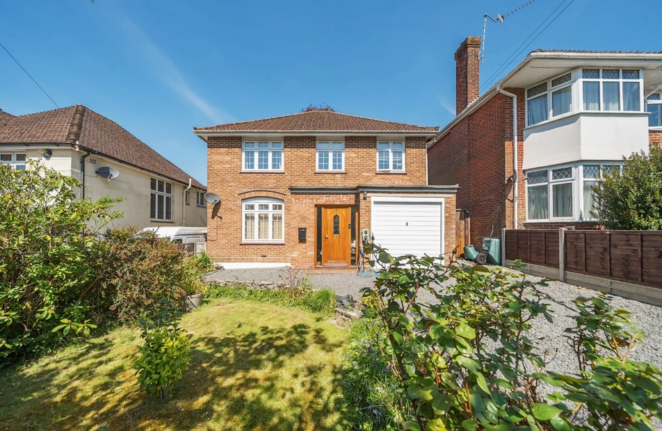 Saxholm Dale, Bassett, Southampton, Hampshire, SO16 - Charters