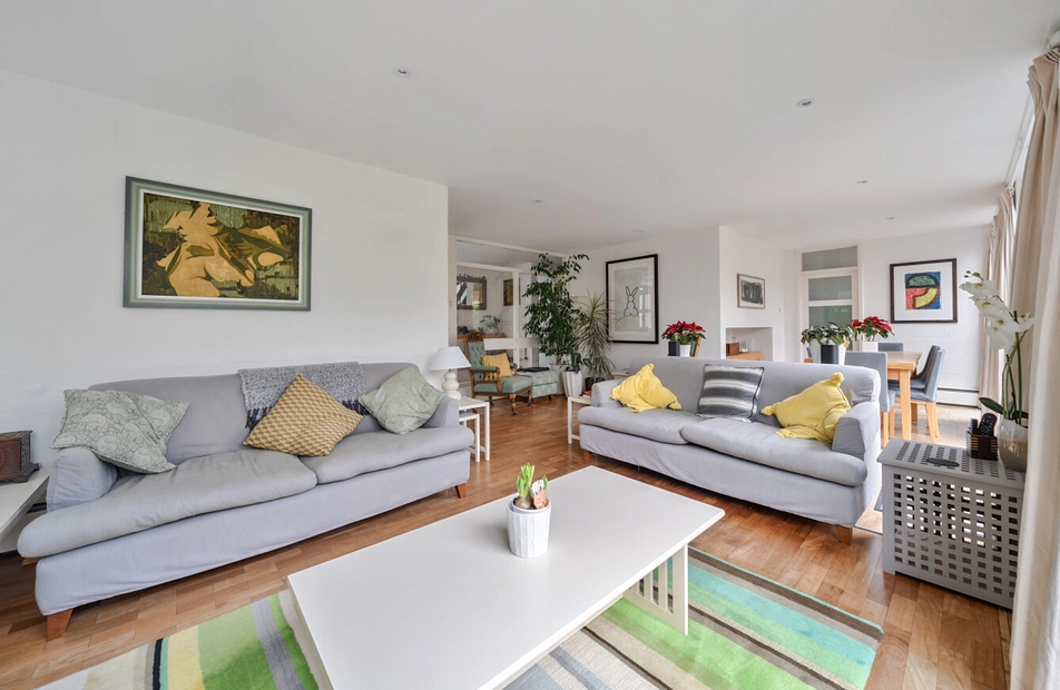 Woodview Close, Bassett, Southampton, Hampshire, SO16 - Charters