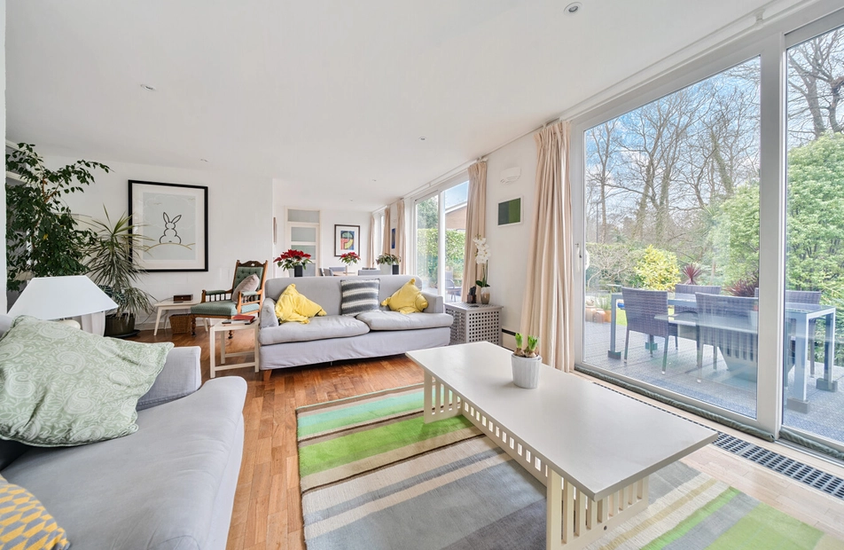 Woodview Close, Bassett, Southampton, Hampshire, SO16 - Charters