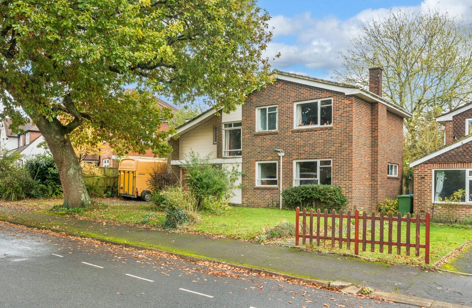 Bassett Crescent West, Bassett, Southampton, Hampshire, SO16 - Charters