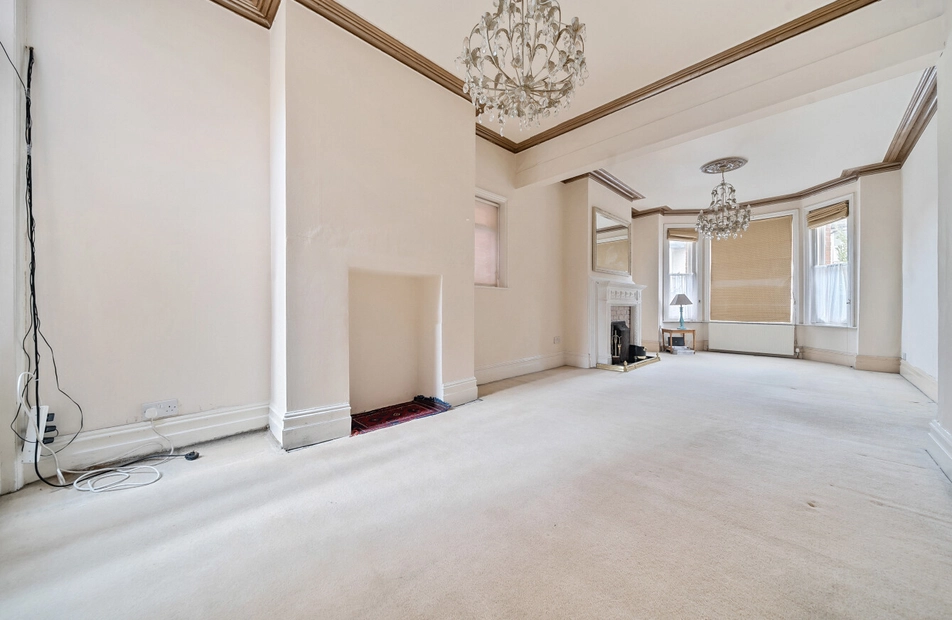 Holyrood Avenue, Highfield, Southampton, SO17 - Charters