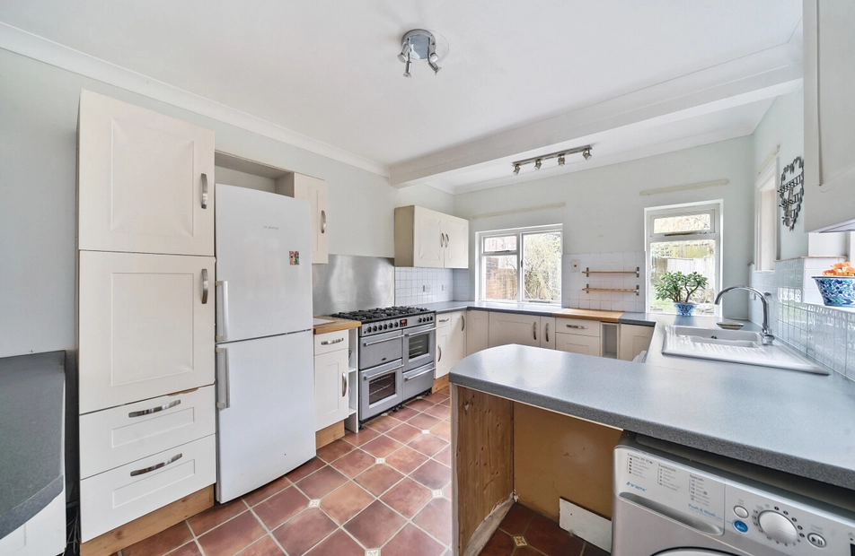 Holyrood Avenue, Highfield, Southampton, SO17 - Charters