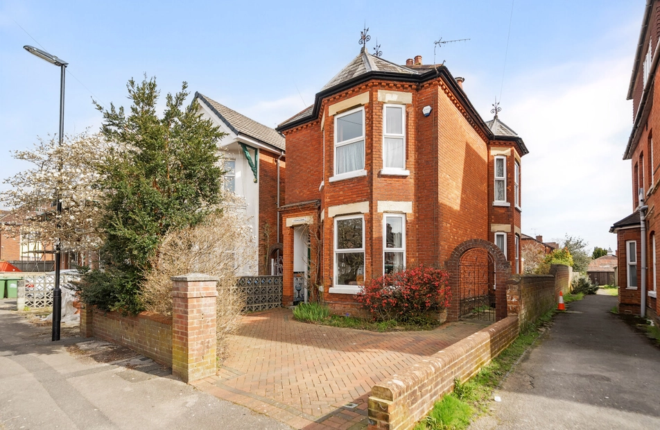 Atherley Road, Shirley, Southampton, Hampshire, SO15 - Charters