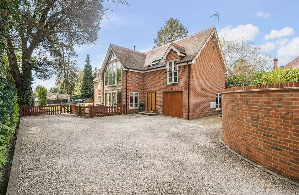 Beechmount Road, Bassett, Southampton, Hampshire, SO16 - Charters