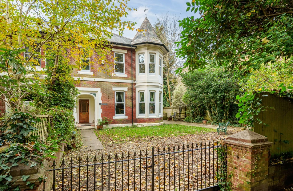 Cavendish Grove, Southampton, Hampshire, SO17 - Charters