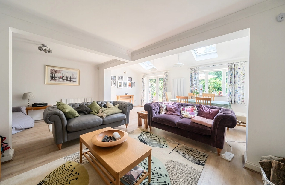 Haselfoot Gardens, West End, Hampshire, SO30 - Charters