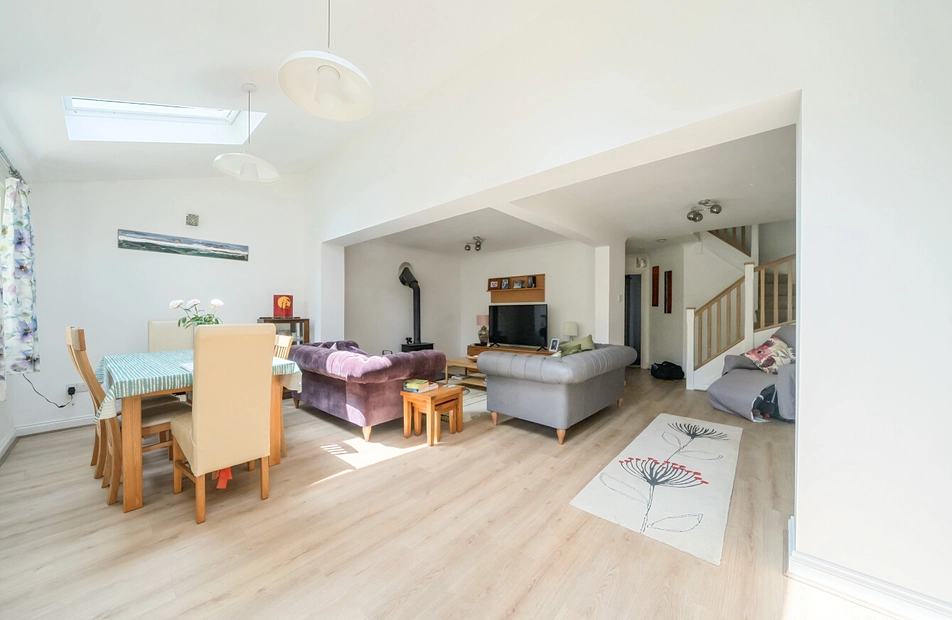 Haselfoot Gardens, West End, Hampshire, SO30 - Charters