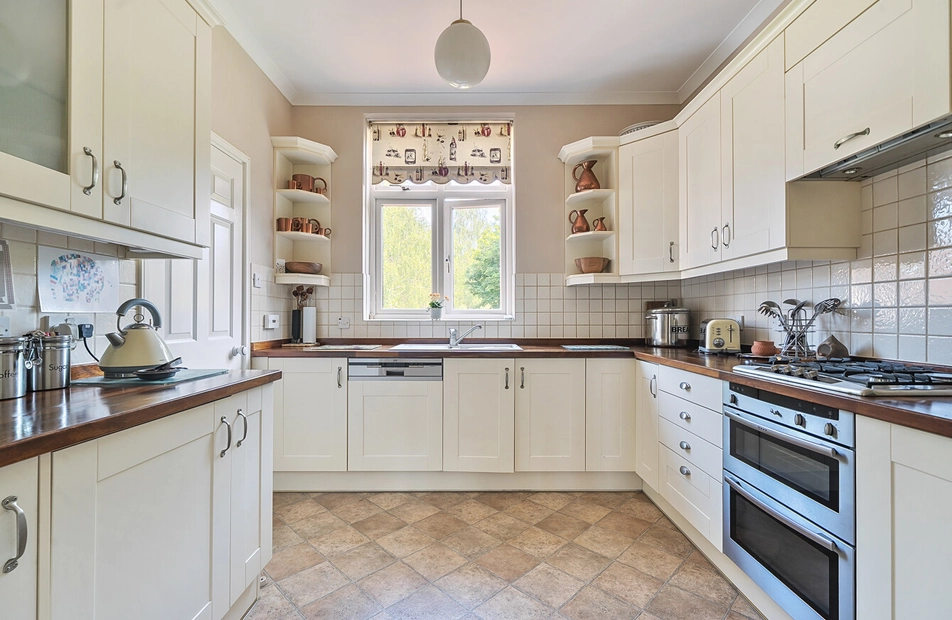 Mayfair Gardens, Banister Park, Southampton, Hampshire, SO15 - Charters