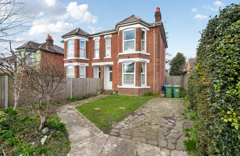Obelisk Road, Woolston, Southampton, Hampshire, SO19 - Charters