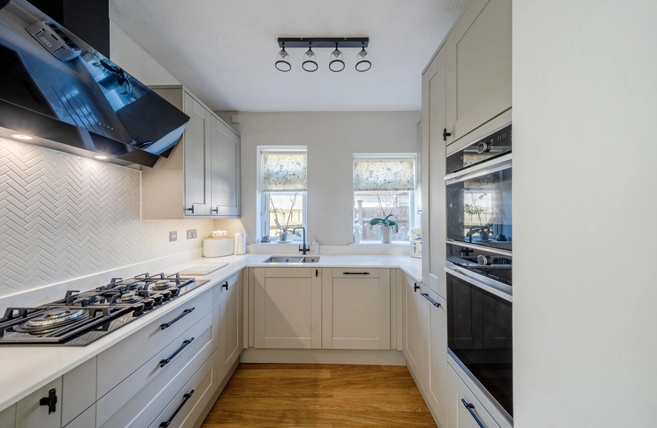 Stoddart Avenue, Bitterne, Southampton, Hampshire, SO19 - Charters