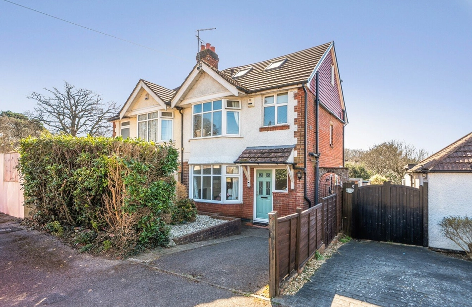 Stoddart Avenue, Bitterne, Southampton, Hampshire, SO19 - Charters