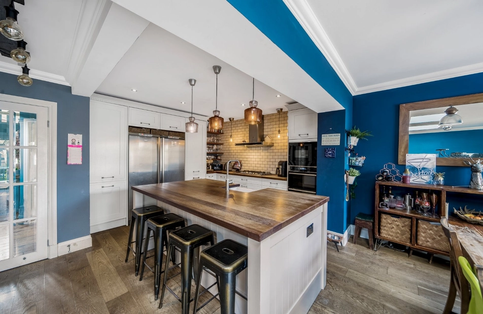 Dawlish Avenue, Upper Shirley, Southampton, Hampshire, SO15 - Charters