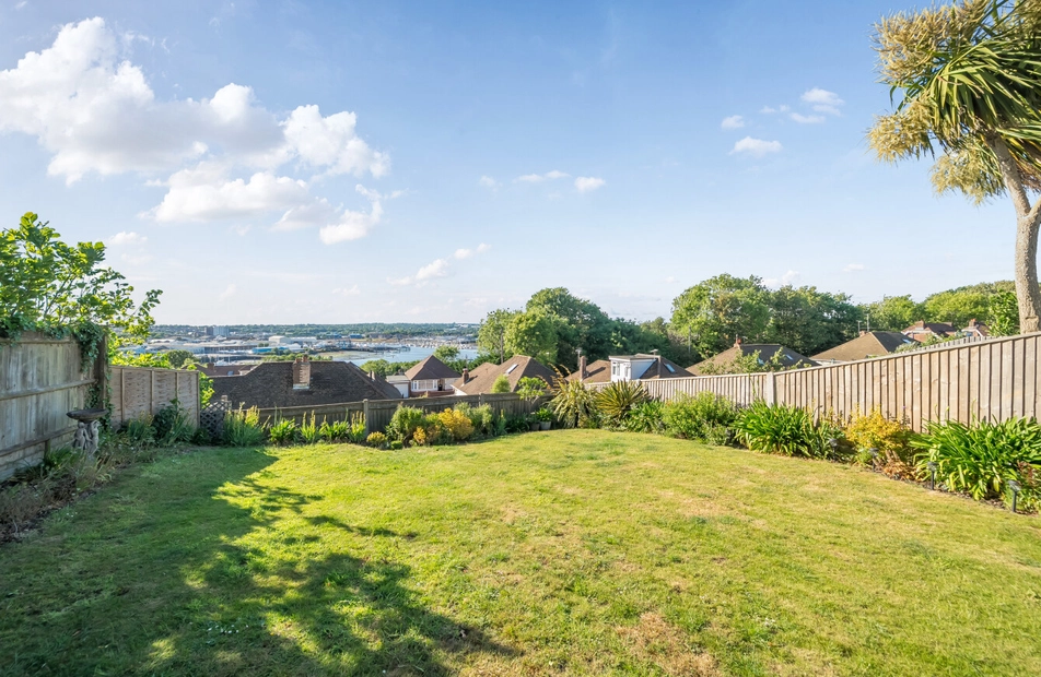 Peartree Avenue, Bitterne, Southampton, Hampshire, SO19 - Charters