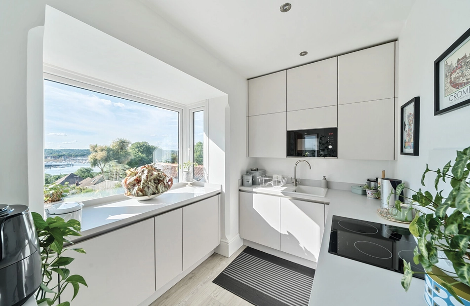 Peartree Avenue, Bitterne, Southampton, Hampshire, SO19 - Charters