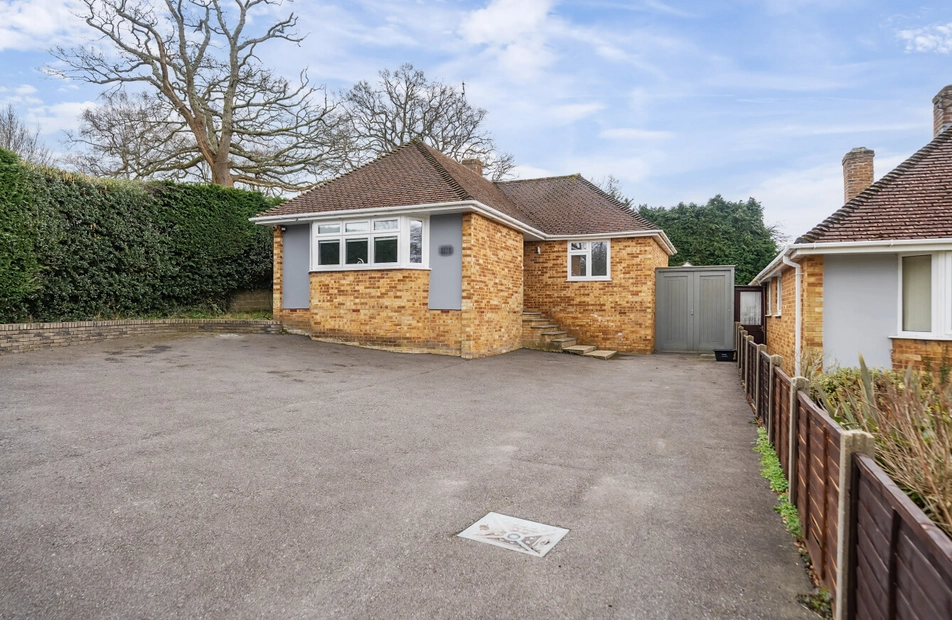 Aldermoor Road, Aldermoor, Southampton, Hampshire, SO16 - Charters
