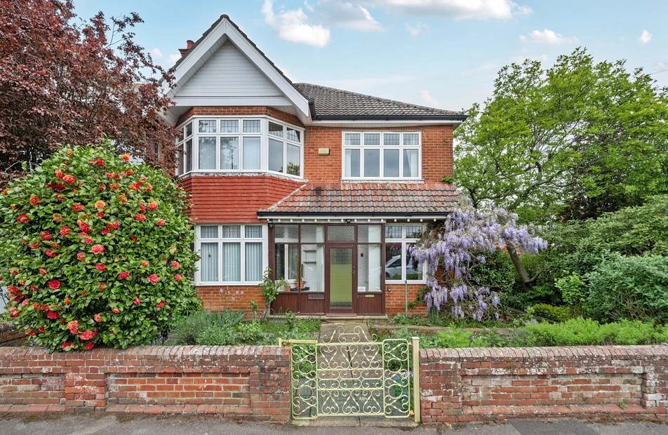 Upper Shirley Avenue, Upper Shirley, Southampton, Hampshire, SO15 - Charters
