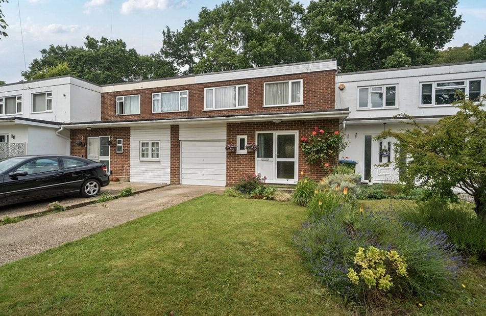 Abbotsfield Close, Lordswood, Southampton, Hampshire, SO16 - Charters