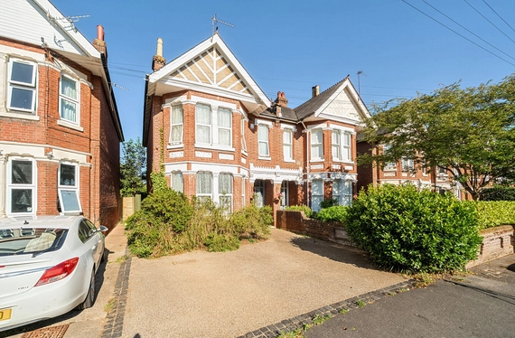 Thornbury Avenue, Shirley, Southampton, Hampshire, SO15 - Charters