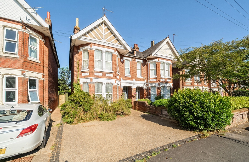 Thornbury Avenue, Shirley, Southampton, Hampshire, SO15 - Charters