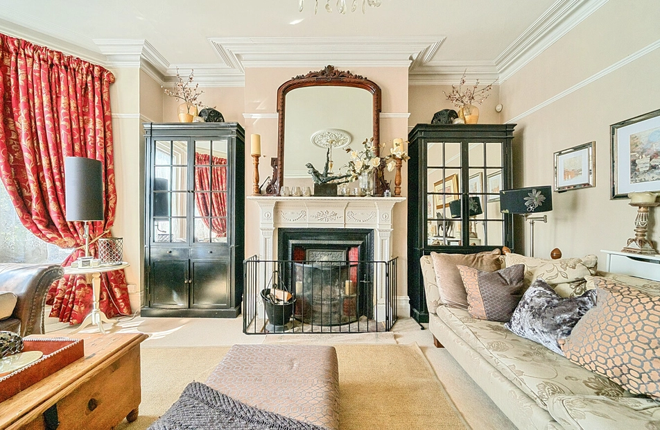 Thornbury Avenue, Shirley, Southampton, Hampshire, SO15 - Charters