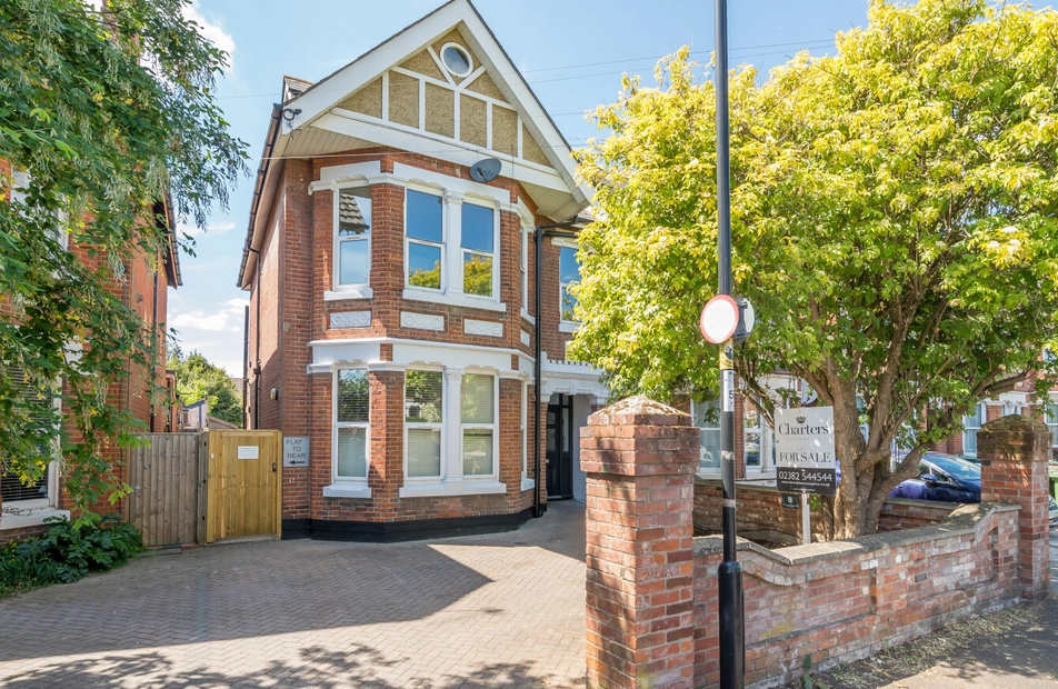 Thornbury Avenue, Shirley, Southampton, Hampshire, SO15 - Charters